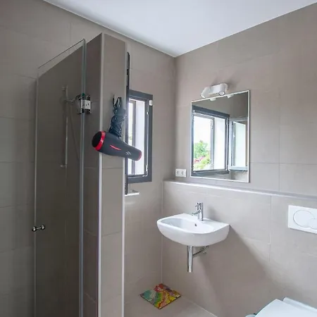 Wind Wave 28a Heated & Shared Pool Willa *