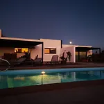 Wind Wave 28a Heated & Shared Pool Βίλα