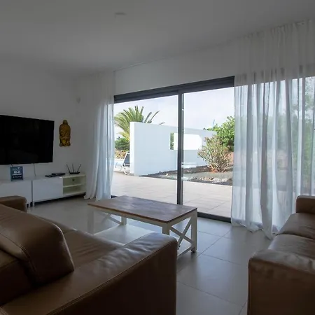 Wind Wave 28a Heated & Shared Pool Lajares